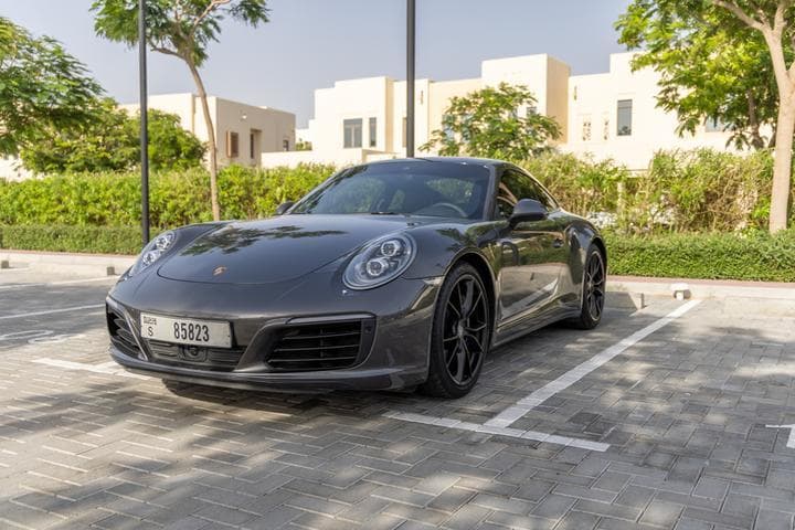 main_image of Porsche 911 Carrera 4