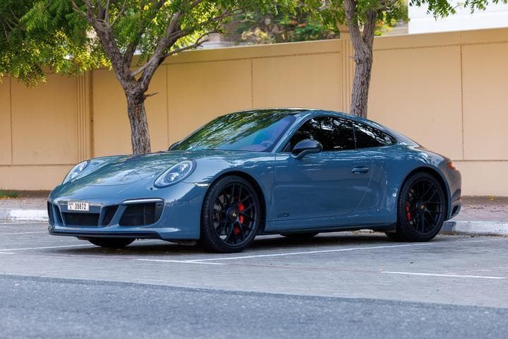main_image of Porsche 911 Carrera 4 GTS