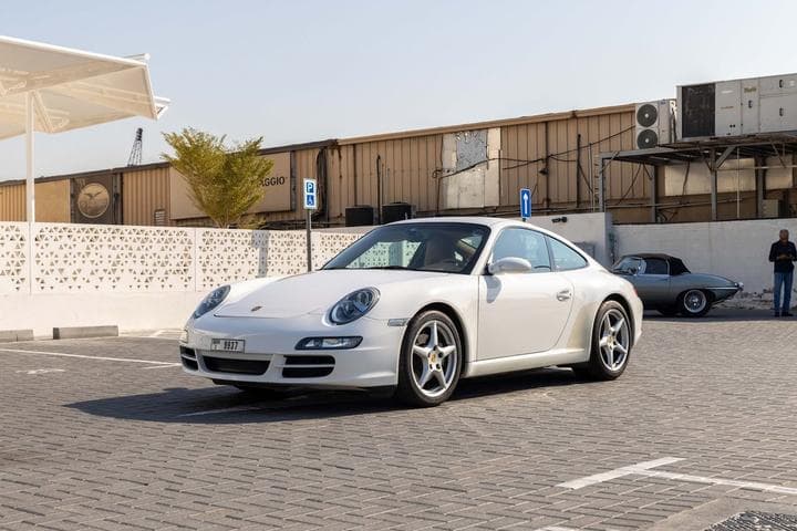 main_image of Porsche 911 Carrera (Manual)
